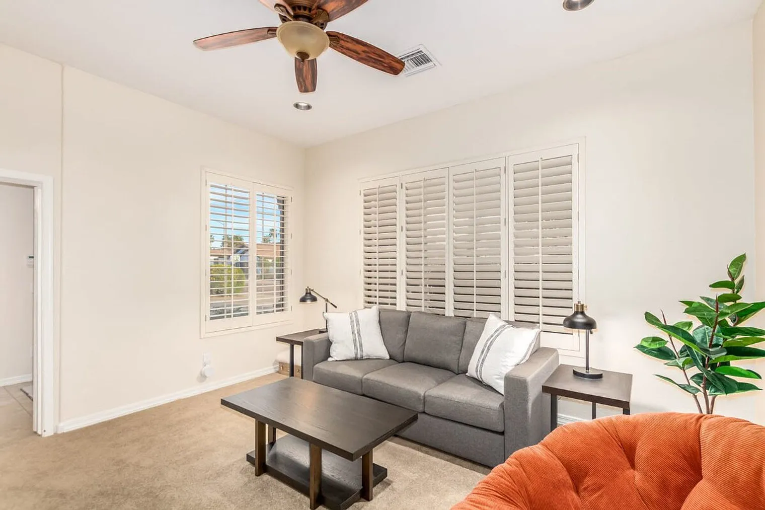 4 bed, 3.0 bath, 2992 sqft, $13,546 — Photo 4