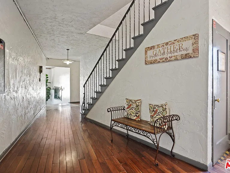 5320 W Olympic Blvd #23 — Photo 5