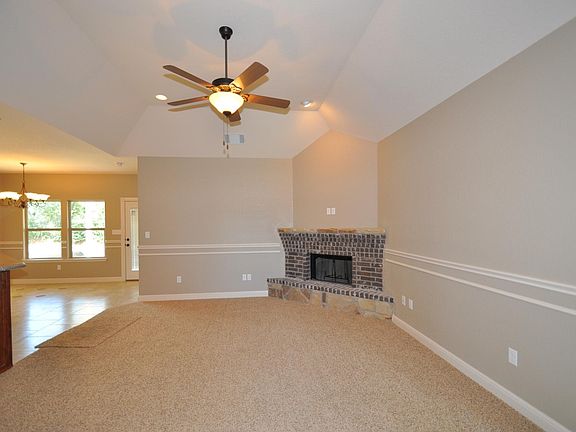 3rd image of 1413 Lauren Ln