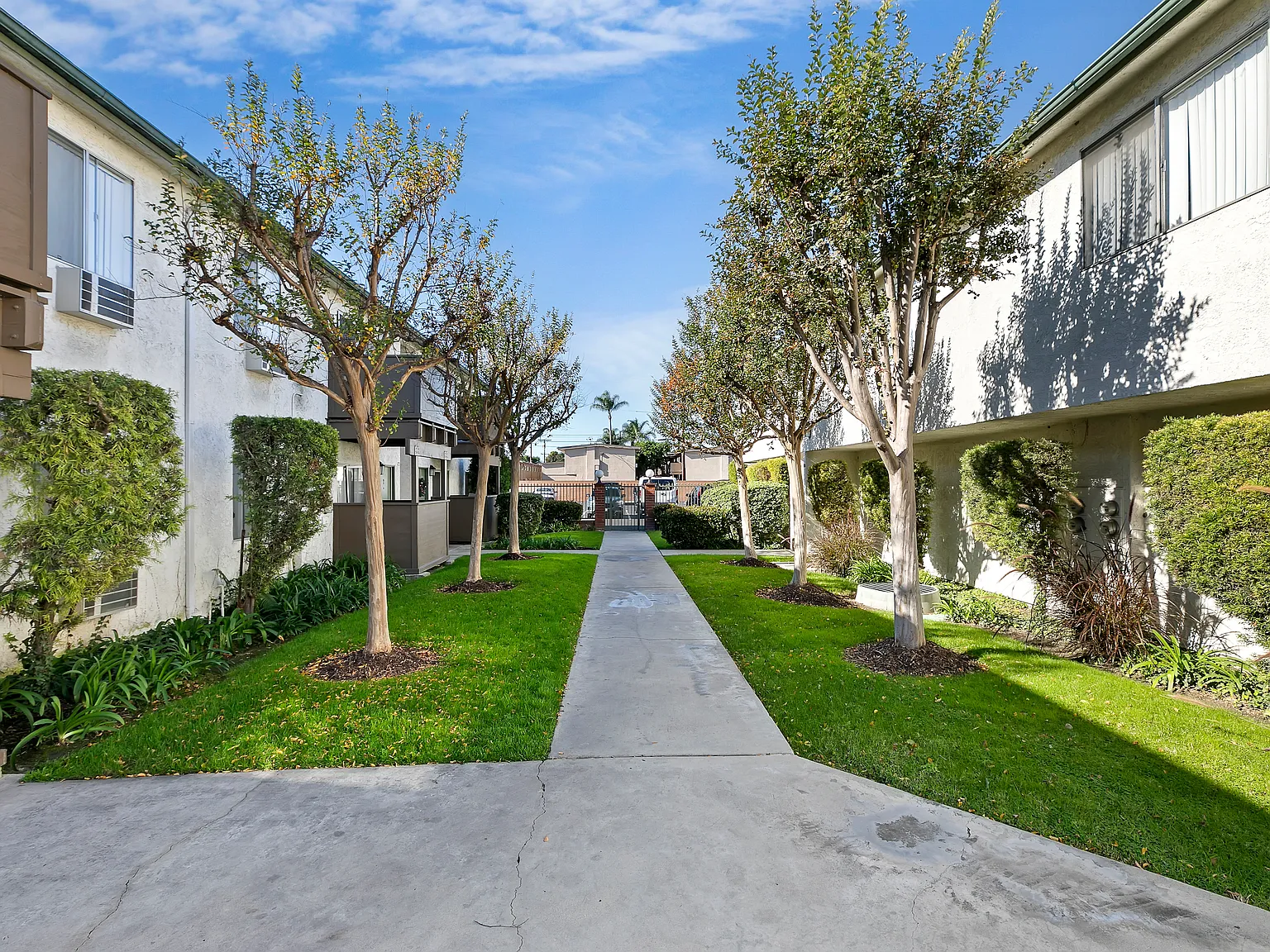 16205 Woodruff Ave — Photo 3