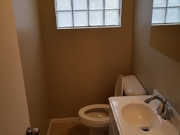 3rd image of 370 Prairie Ave