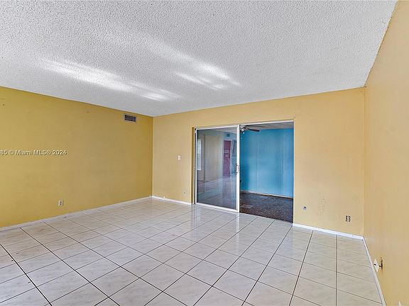5th image of 4221 NW 19th St APT 283