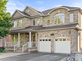 52 Mount Royal Cir, Brampton, ON L6P 2K4