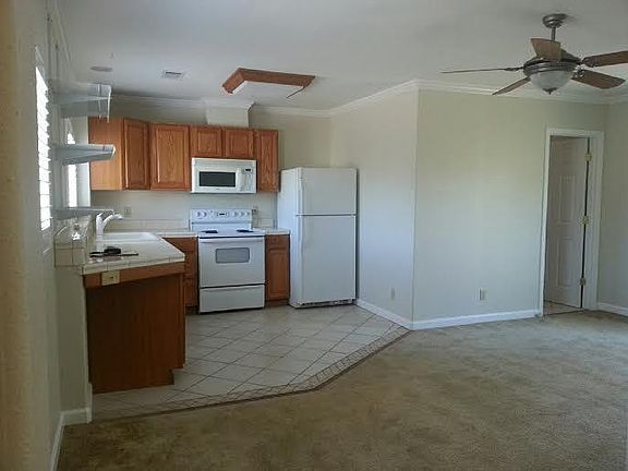 3rd image of 917 Washington St #1/2