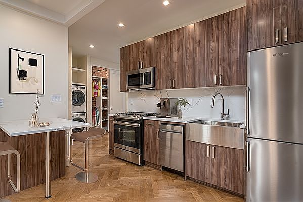 1st image of 921 Washington Ave #762