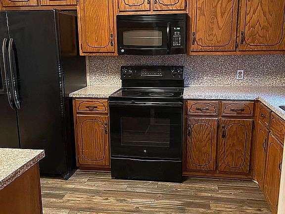 4th image of 1007 S Taylor St