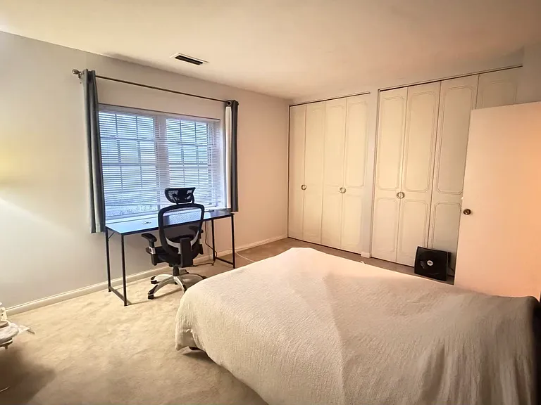 30 Lake Shore Ct #4 — Photo 7