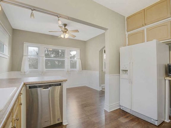 2nd image of 43 W Hattendorf Ave
