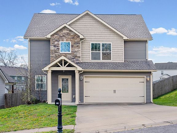 2nd image of 520 Somerset Ln
