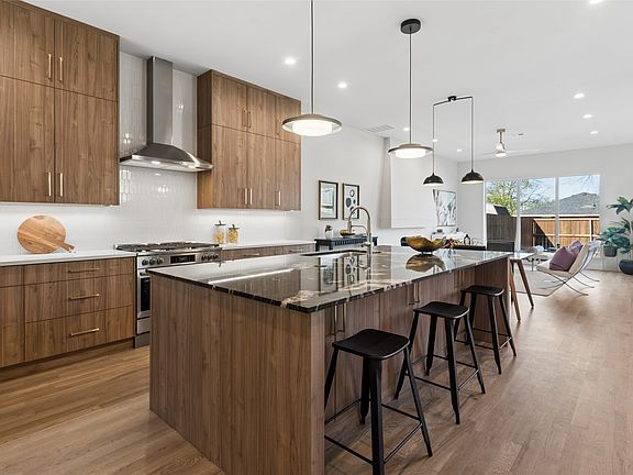 4th image of 6607 Roper St