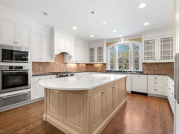 4th image of 2717 Emerson Dr