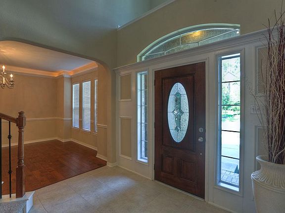 Entry is Warm and Inviting to Welcome Your Family and Friends.