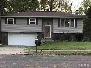 2205 Fahnders Dr, Pekin, IL