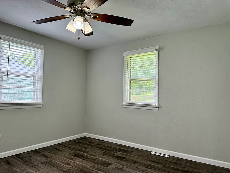 1156 Royal Dr — Photo 7