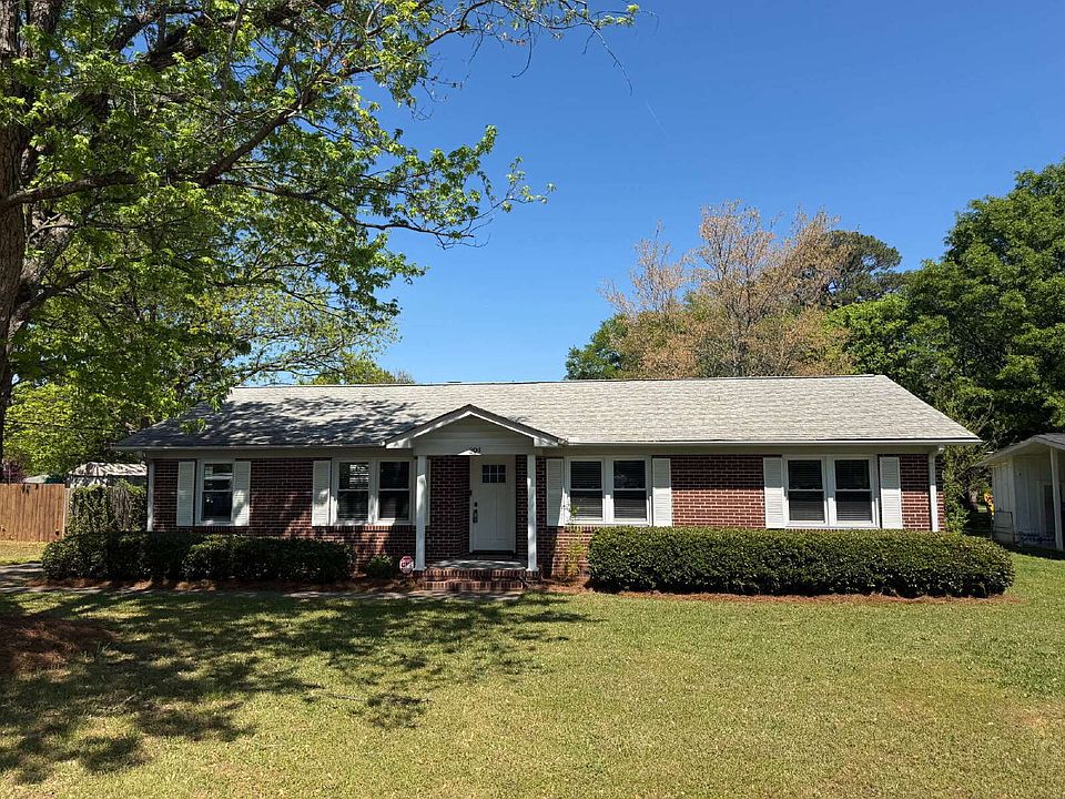 1st image of 304 Pine Knoll Dr