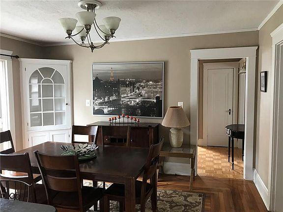 4th image of 33 Parkway Ave