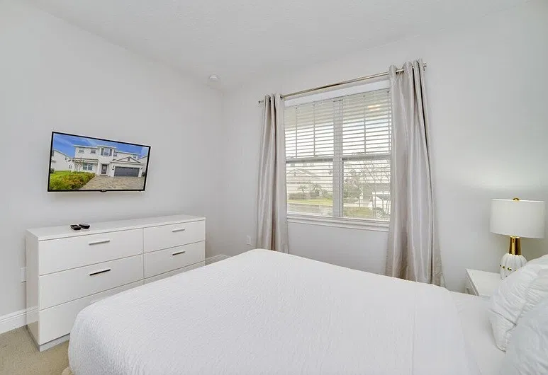 5 bed, 3017 sqft, $3,500 — Photo 2
