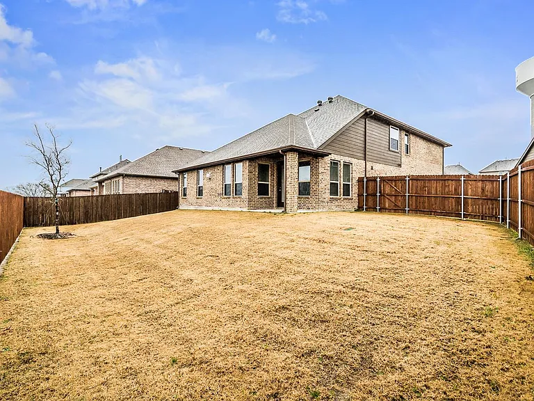 3816 Walden Dr — Photo 31