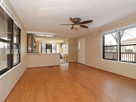 5th image of 31 Meadowlark Ln