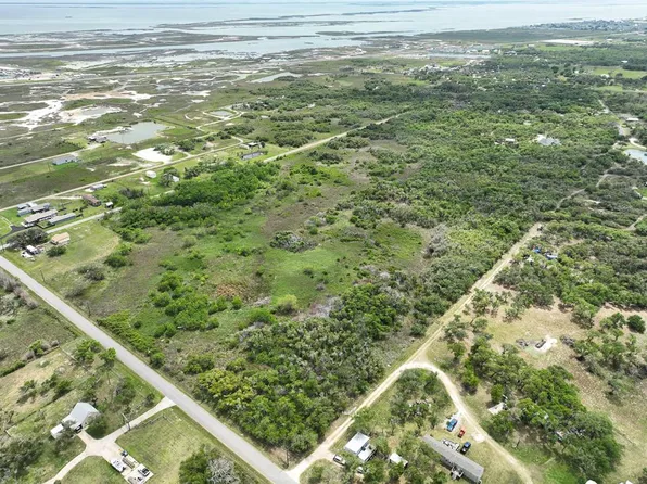 1415 16th St, Rockport, TX 78382