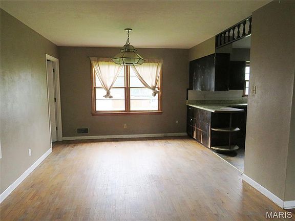 5th image of 905 E Pace St