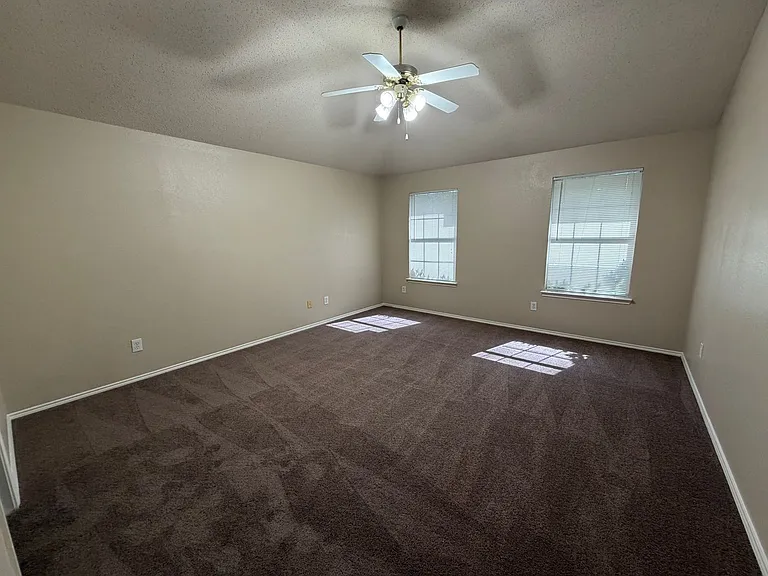 111 Palm Dr — Photo 6