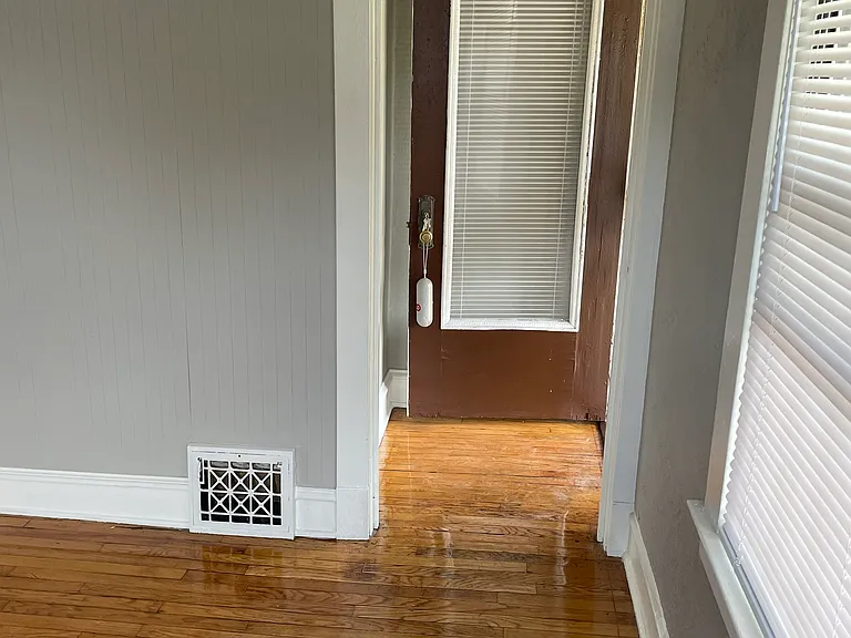 2208 E 29th St #1 — Photo 37