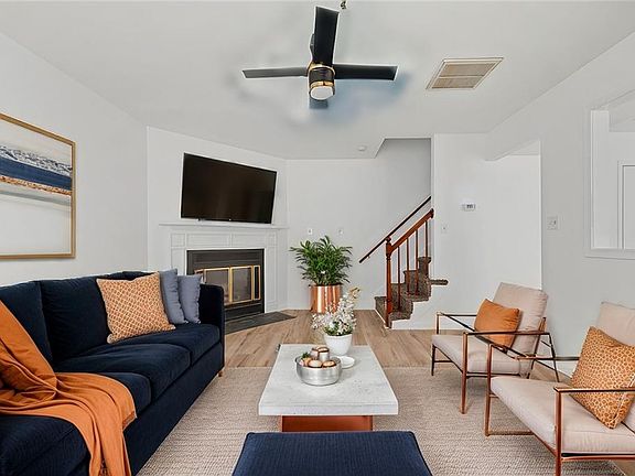 2nd image of 364 Thorncliff Dr