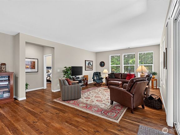 5th image of 8551 Vashon Drive NE