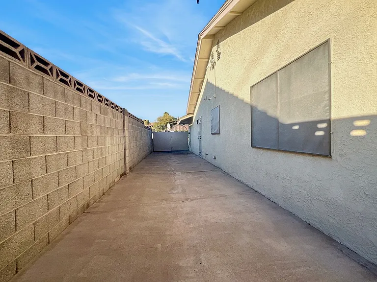 871 Montera Ln — Photo 11