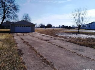 202 N Main St, Modesto, IL 62667