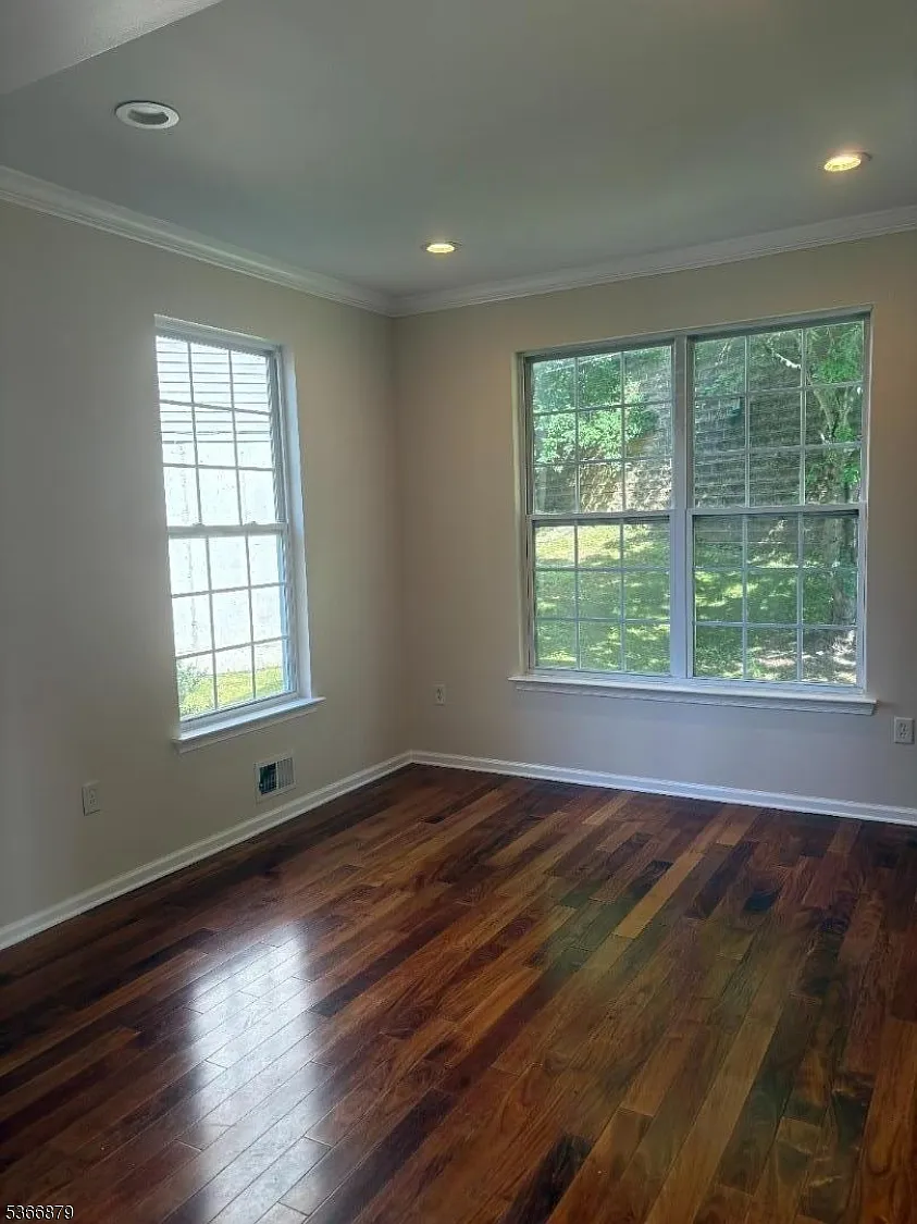 4 bed, 2.5 bath, 2074 sqft, $3,950 — Photo 4