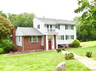71 Merrimac Dr, Trumbull, CT 06611