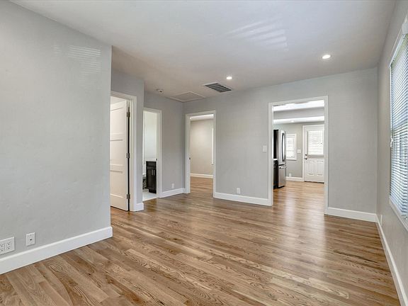 5th image of 1134 Curtiss Ave