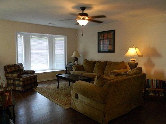3rd image of 4737 Primrose Pl