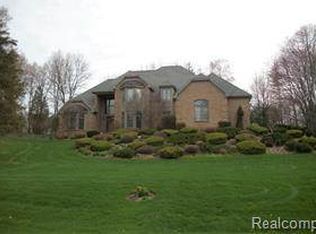 8152 Walkabout Way, Pinckney, MI 48169