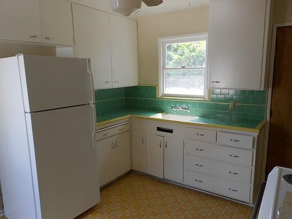 3rd image of 2624 N San Joaquin St