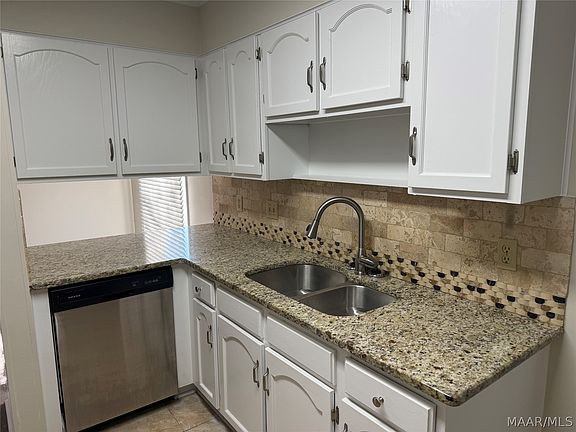 5th image of 220 Newcastle Ln
