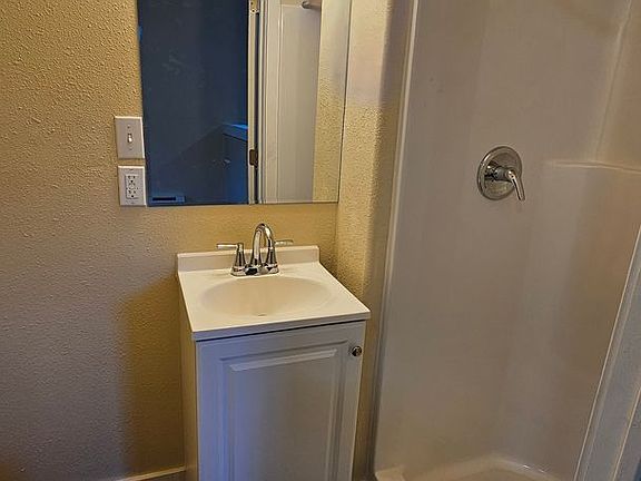 3rd image of 400 Railroad Ave #5