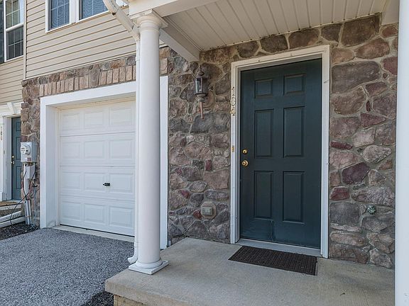 2nd image of 104 Knollwood Dr