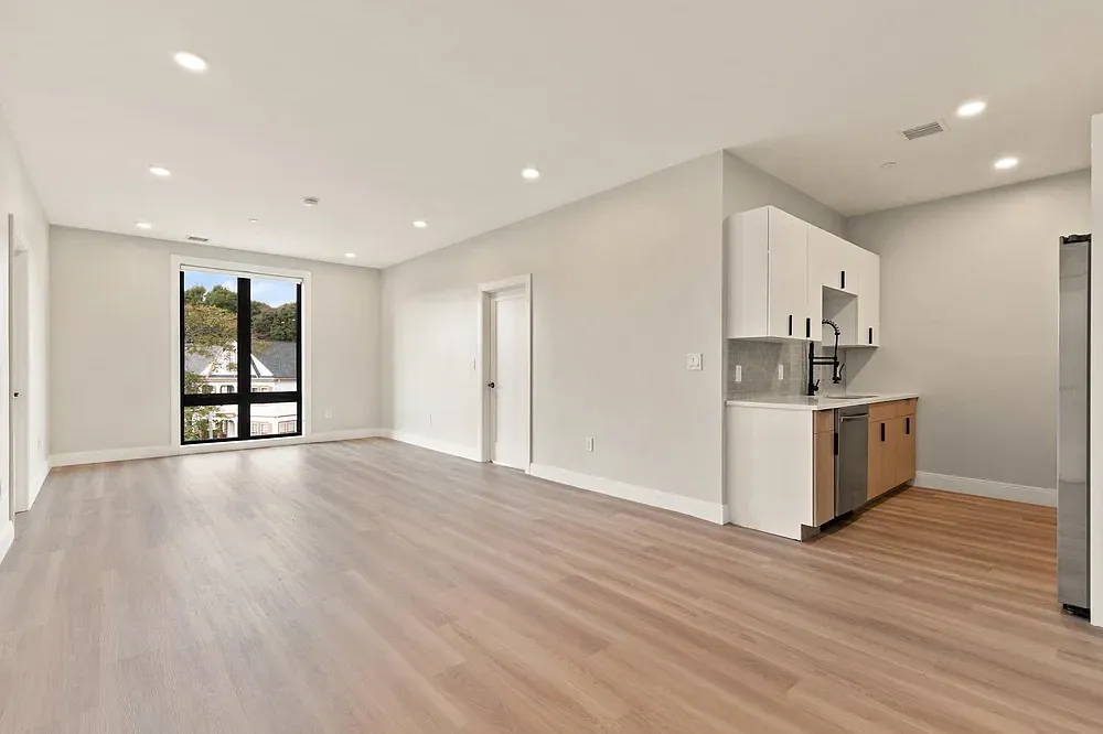 1700 Dorchester Ave — Photo 4