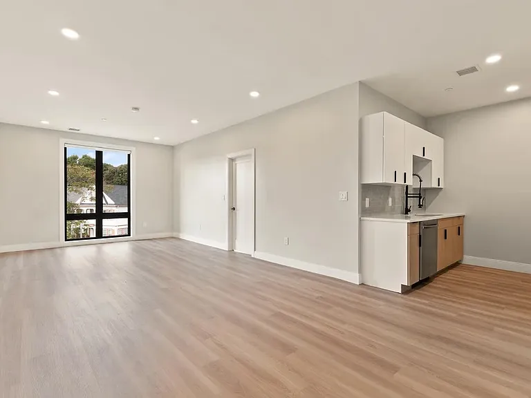 1700 Dorchester Ave — Photo 4