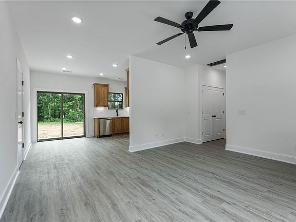 5th image of 12 Turriff Cir