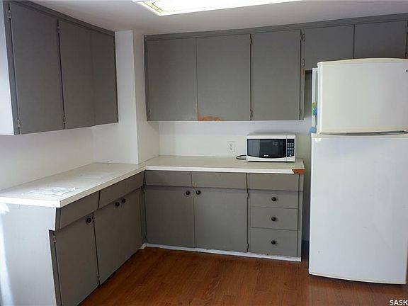 3rd image of 31 Lillooet St W