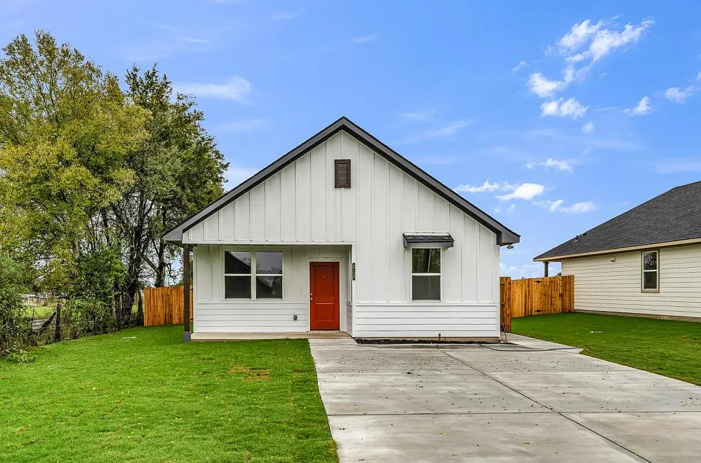 Building Photo - 311 W Martin Luther King Dr