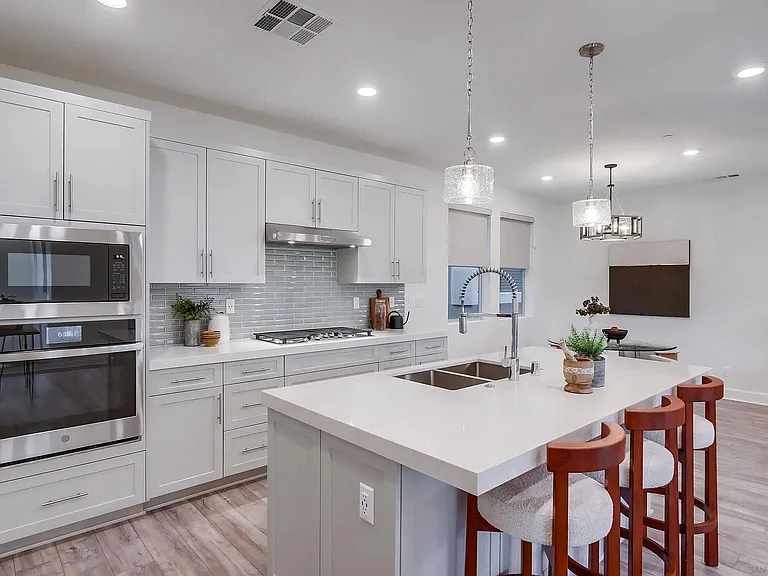 16869 Colin Ct — Photo 6