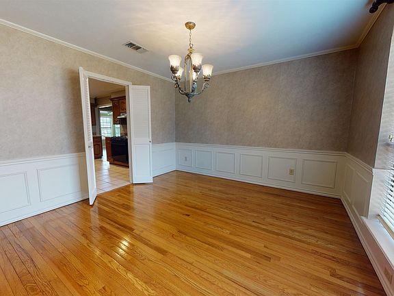 4th image of 6003 Shadyside Ln