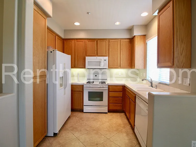 314 Borden Rd — Photo 4