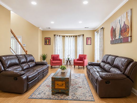 2nd image of 19 Hyde Park Dr