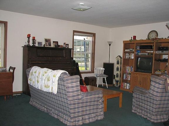 3rd image of 1134 N Finch Dr